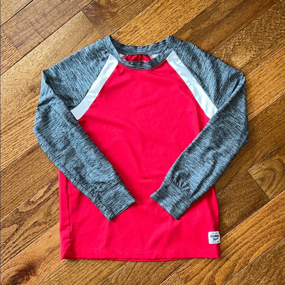 Boys OshKosh B’gosh Long Sleeved Sports Tee Size 5T